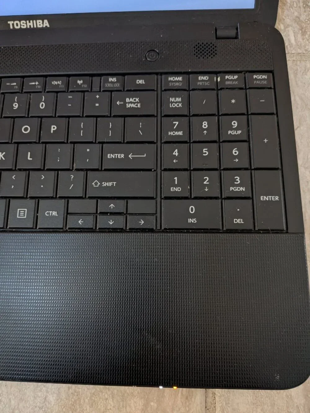 Toshiba Satellite Laptop C855D-S5105 AMD E-300 1.3GHz 4 GB 320GB Storage